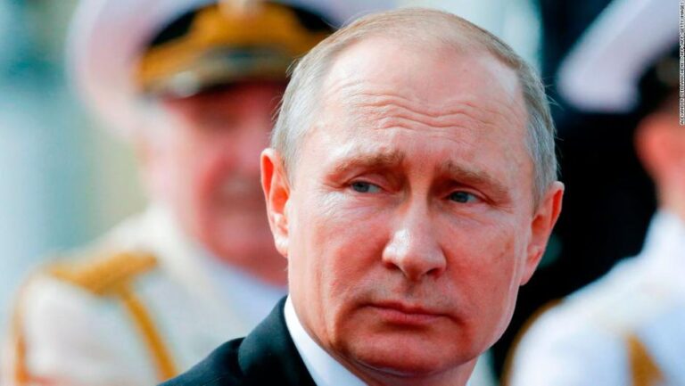 Japón sancionará activos de Putin y anuncia su adhesión al bloqueo de bancos rusos en la red SWIFT