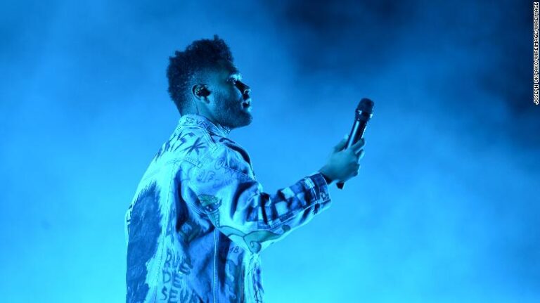 The Weeknd encabezará el espectáculo de medio tiempo del Super Bowl LV