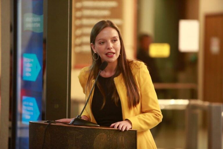 Camila Flores acudió a Contraloría por beneficios carcelarios a condenados por el caso Luchsinger-Mackay