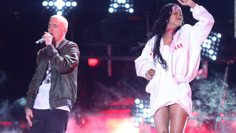 Publicó sorpresivo nuevo disco: Eminem se disculpó con Rihanna por ponerse del lado de Chris Brown