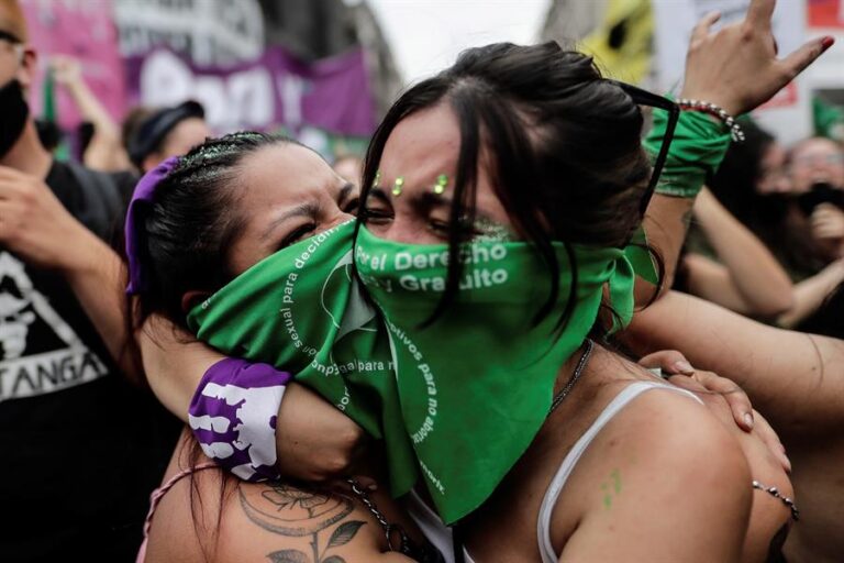 La aprobación del aborto en fotos: El festejo verde que se tomó las calles de Buenos Aires