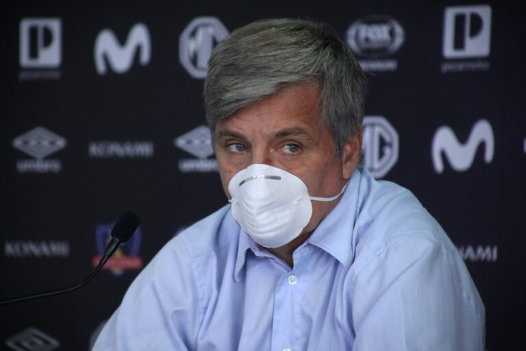 C.S.D. Colo Colo responde a Mayne-Nicholls: “Es una frase desafortunada y es comprensible la molestia del hincha colocolino”