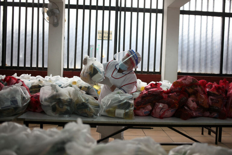 Junaeb de Los Ríos retira conservas de jurel por sospechas de larvas