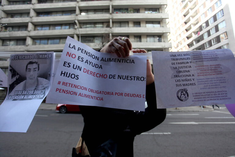 Mujeres que aún no reciben retención del 10% acusan graves amenazas por parte de 