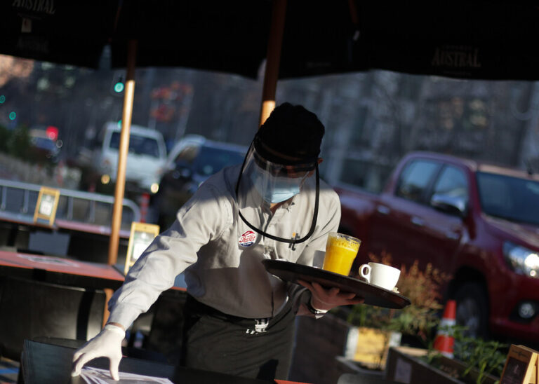 OCDE: Chile reduciría su PIB un 6% en 2020, pero aumentaría 4,2% para 2021