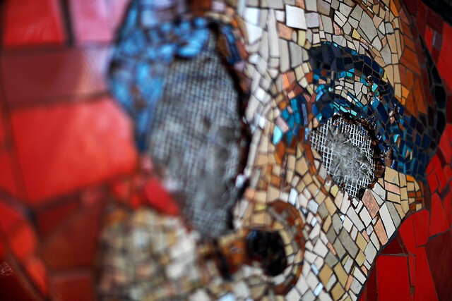 Nuevo ataque a mosaico de Pedro Lemebel en el centro de Santiago