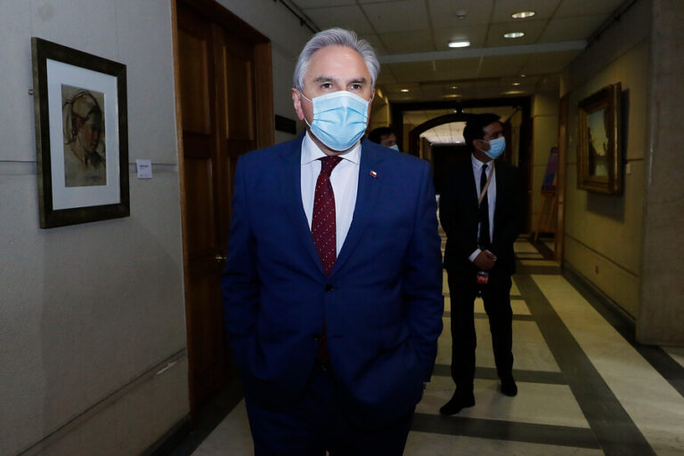 Moreira dice que el gobierno no contará con su apoyo para nominar a Carroza a la Suprema