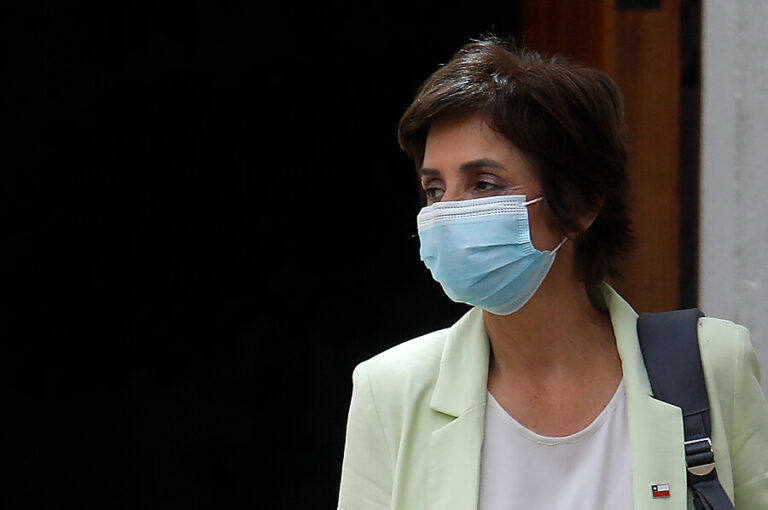 Subsecretaria Daza confirmó que estará permitido el acceso a piscinas en la RM tras retroceso a Fase 2