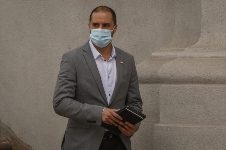 Ministro Bellolio por vacunación: 