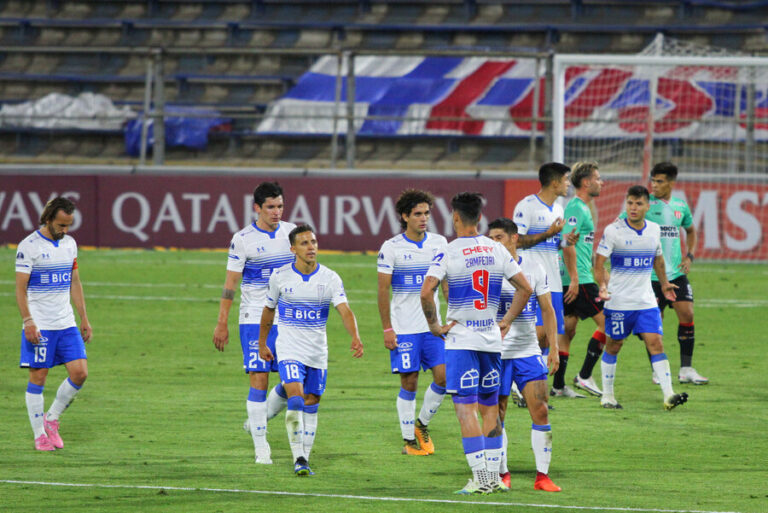 Jugador de la UC dio positivo por COVID-19 tras victoria en Argentina