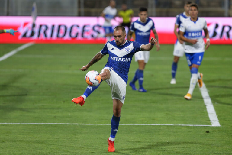 Adiós a la copa: Vélez eliminó a Católica con un gol de último minuto
