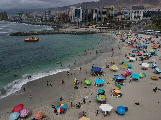 Minsal informa sobre permiso especial para vacaciones en comunas con Fase 2 o superior