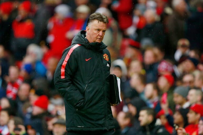 Louis Van Gaal fue ofrecido como DT para La Roja, afirman desde la ANFP