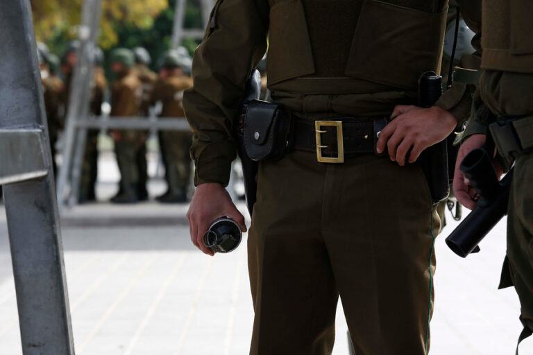 Estallido social: Coronel de Carabineros fue formalizado por lesiones graves