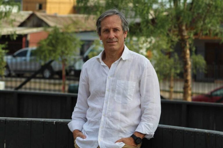 Ex presidente de Metro Clemente Pérez presentó candidatura como constitucional