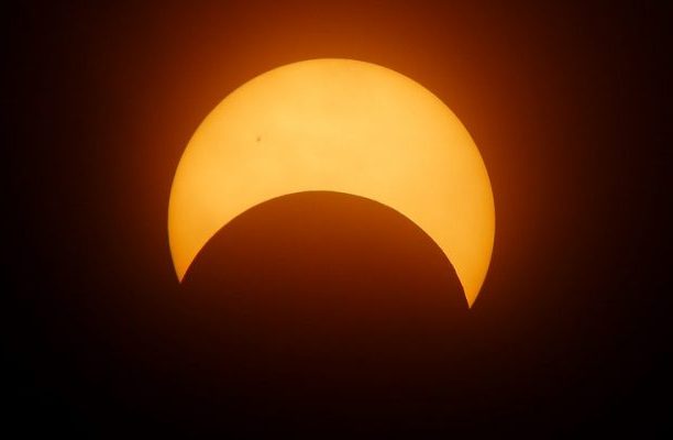A preparar los anteojos: Esta es la fecha y la hora en que se verá el eclipse solar 2020