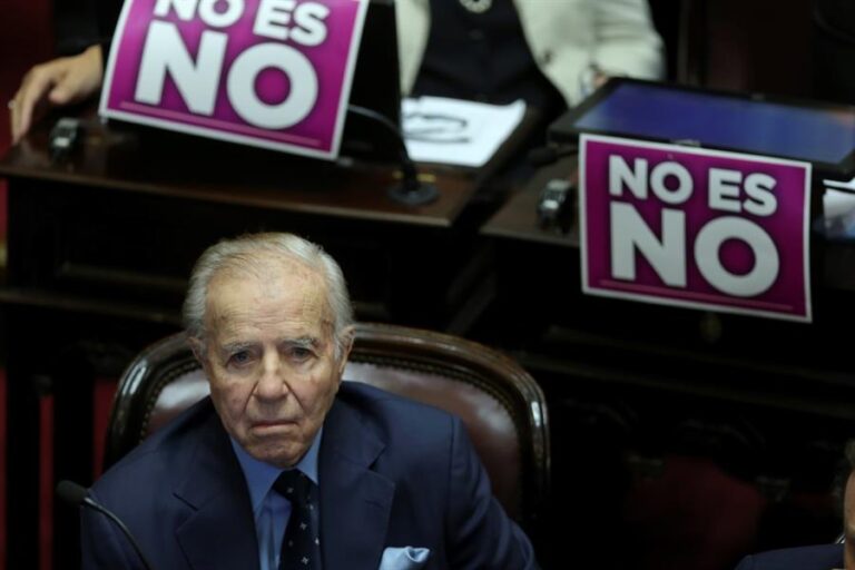 Ex presidente Carlos Menem sufrió problema cardíaco y está 
