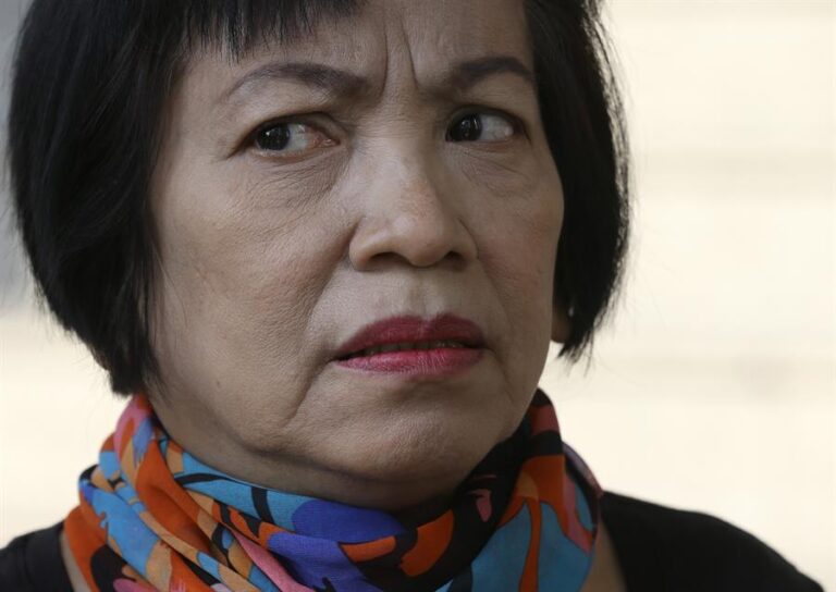 Tailandia: Condenan a 43 años de cárcel a una funcionaria que criticó al rey