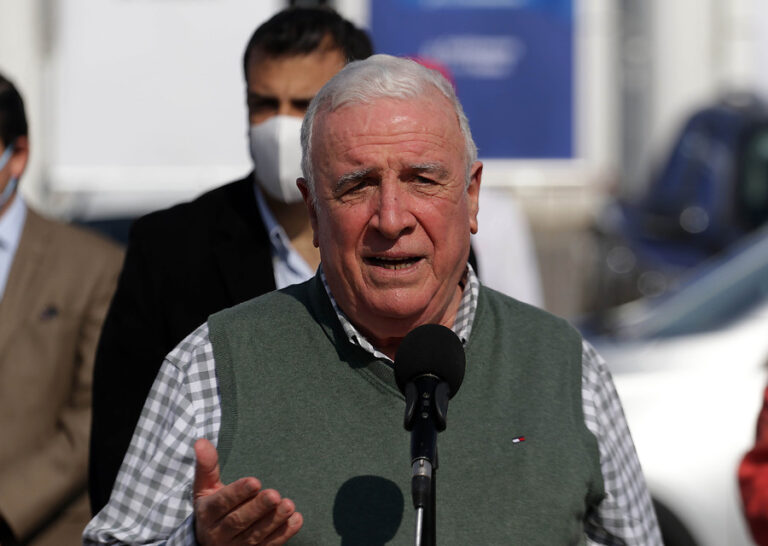 Alcalde Zarhi renuncia a RN: 