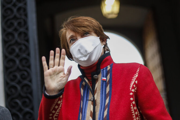 Ministra Consuelo Valdés defiende su gestión: 