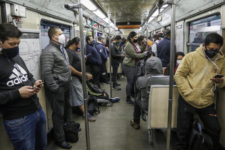 Louis de Grange aseguró que “es mucho más seguro viajar en Metro que ir a una reunión social”