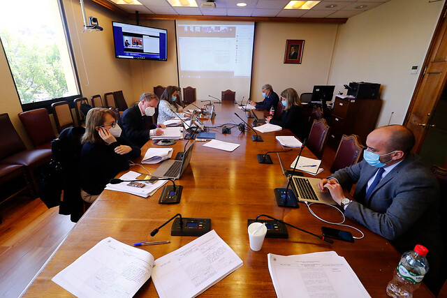 Comisión de Gobierno Interior despacha proyecto que permite votación anticipada