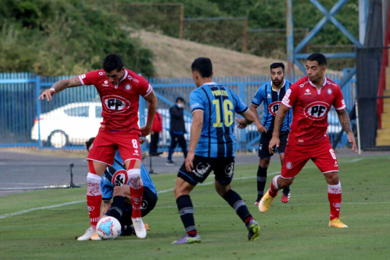 La Calera le pierde pisada a la UC tras ser derrotada por Huachipato