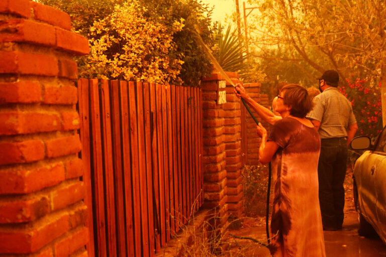 Esval programa corte de agua en Limache para apoyar en labores de extinción del incendio forestal