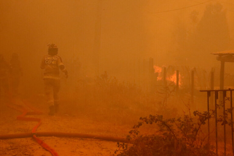 Incendio forestal en Valparaíso y Quilpué ya consume casi 400 hectáreas