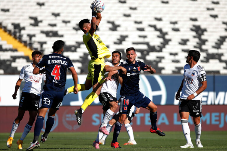 Superclásico: Colo Colo continúa invicto ante la U en el Monumental tras deslucido empate