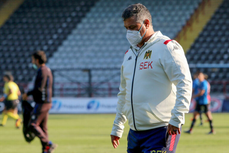 Ronald Fuentes fue desvinculado como técnico de Unión Española