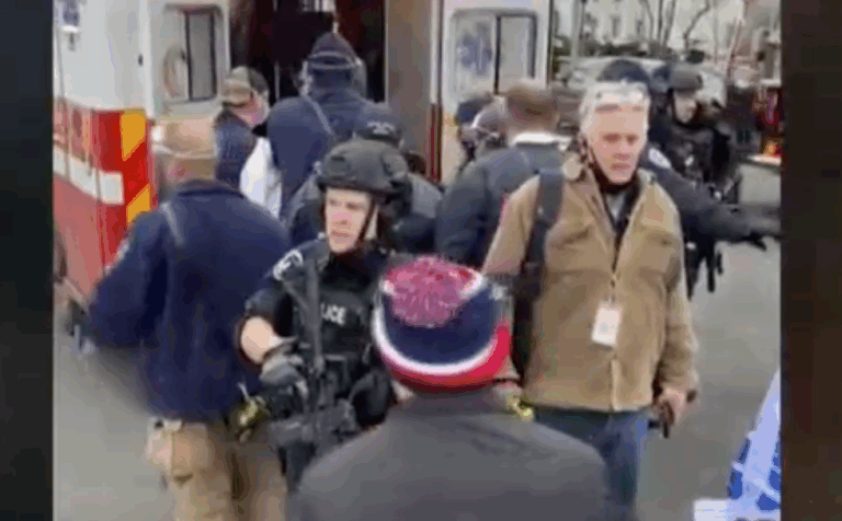 Murió mujer que fue baleada durante el asalto al Capitolio