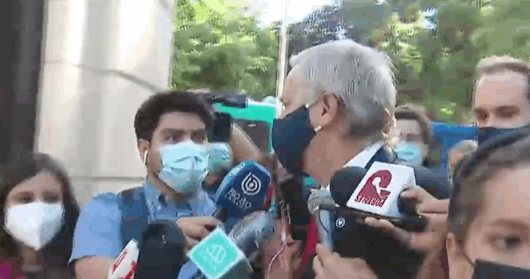 J.A. Kast fue increpado por protestantes en el Servel previo a inscribir lista de Chile Vamos