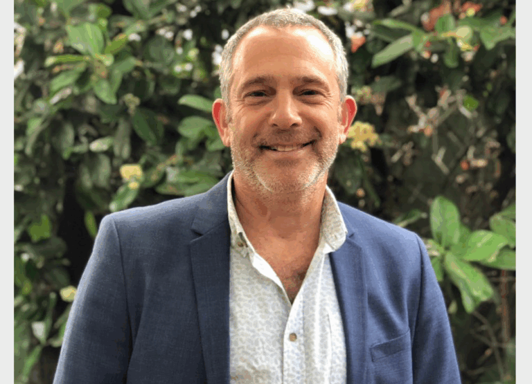 Shai Agosin, el ex director de cine que va por un cupo en la CC: 