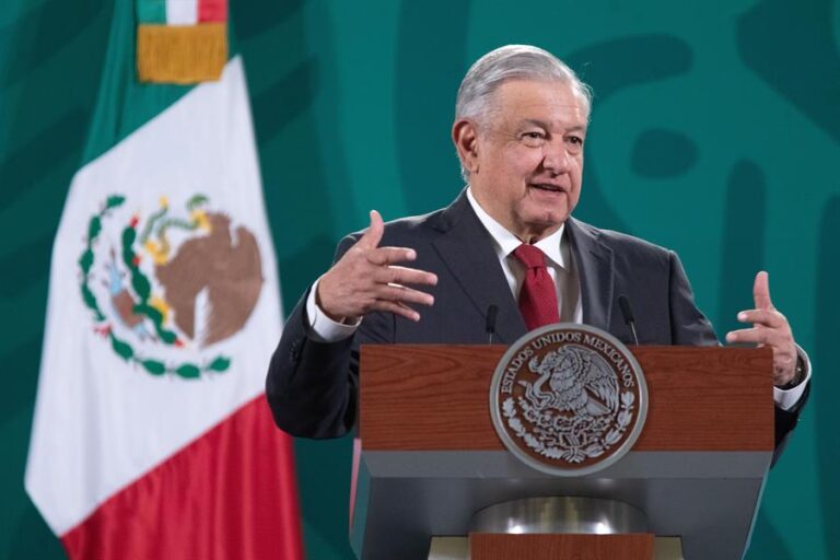 AMLO ofreció asilo político a Julian Assange y celebró el rechazo de su extradición a EE.UU.
