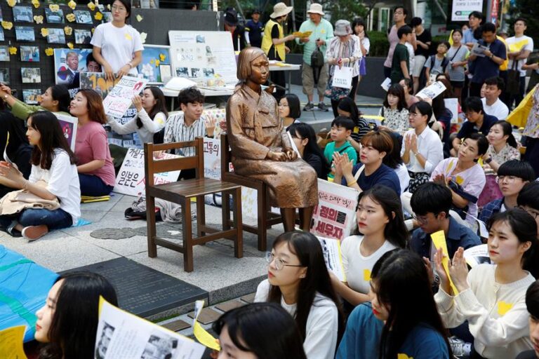 Tribunal de Corea del Sur ordena a Japón pagar compensaciones a mujeres que fueron esclavas sexuales durante ocupación