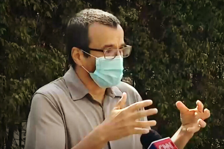 Gonzalo Bacigalupe por la gestión del Minsal ante alza de casos: “La comunicación de riesgo es horrible