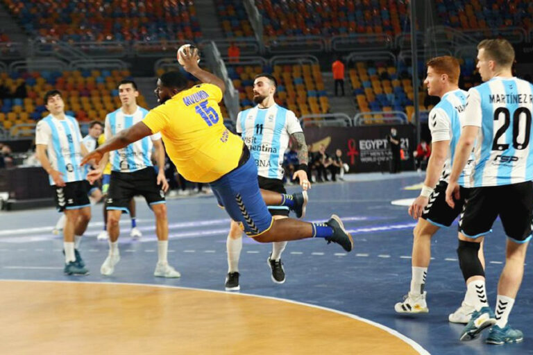 Gauthier Mvumbi, el poderoso pivote del Congo que se destaca en el Mundial