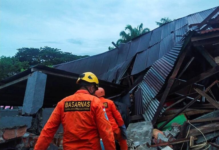 Sismo en Indonesia deja al menos 34 muertos y más de 630 heridos