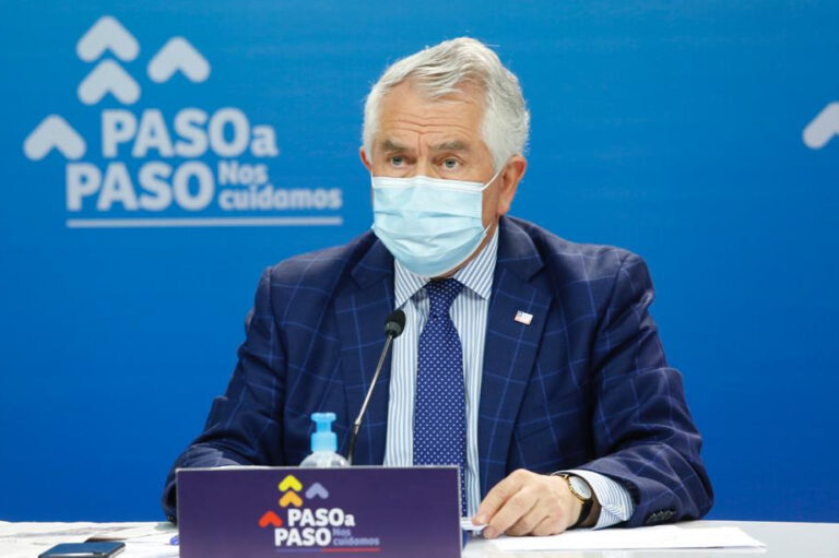 Ministro Paris proyecta 4 millones de personas vacunadas para el 25 de febrero