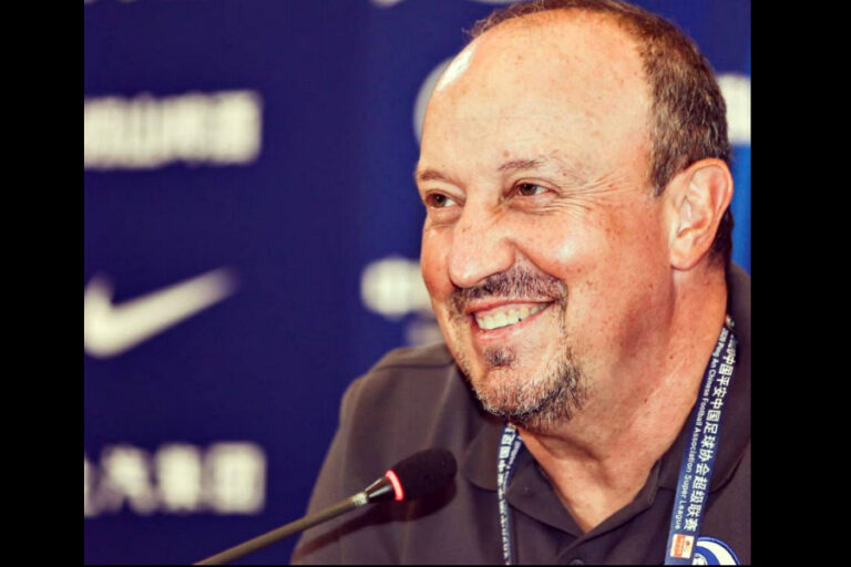 Una cláusula insalvable evitó que Rafa Benítez se convirtiera en el nuevo DT de la Roja