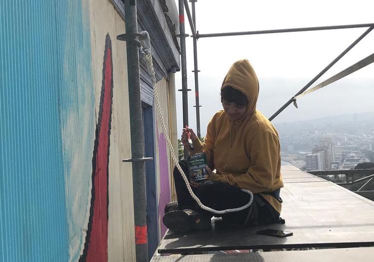Las fotos del segundo mural que Mon Laferte pintó en Valparaíso