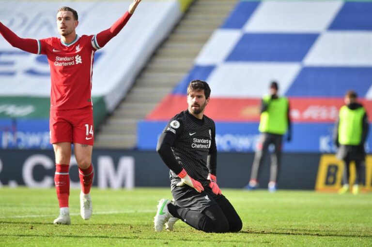 Error garrafal de Alisson complica aún más al Liverpool: Suma su tercera derrota consecutiva