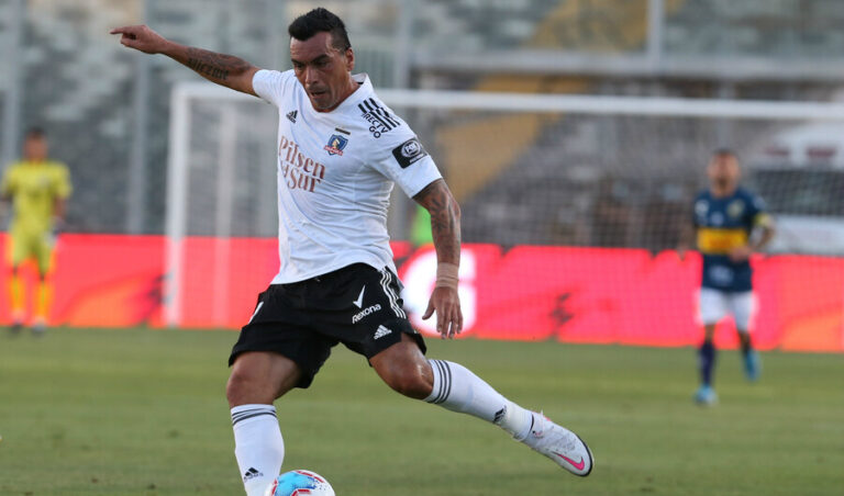 Esteban Paredes le puso fecha a su retiro sin asegurar que sería en Colo Colo