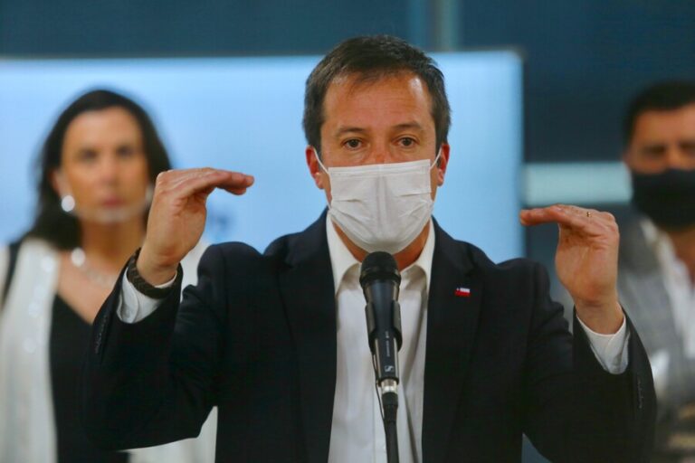 Ministro Palacios aclara dichos sobre profesores: 