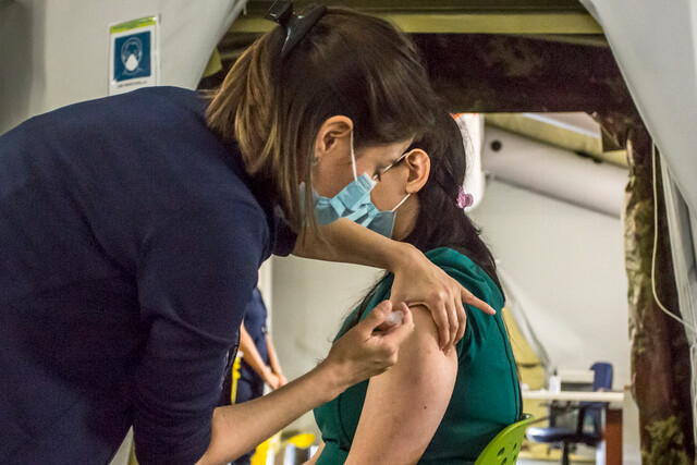 Qué se necesita y dónde ir: Los detalles del inicio del plan de vacunación contra el COVID-19