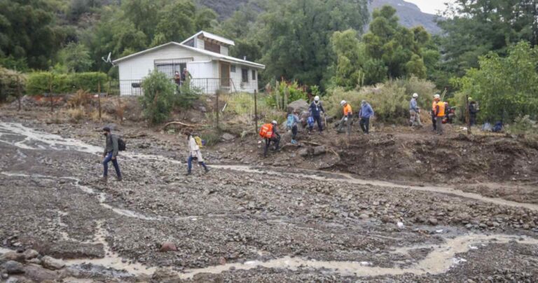 Evacuación en San José: Alcalde explicó que existe peligro de aluvión en El Alfalfal