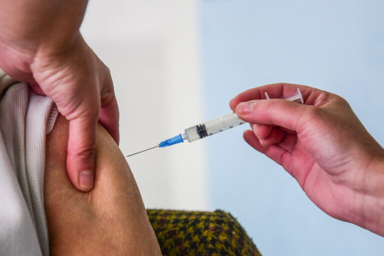 Plan de vacunación: Ahora es turno de las personas entre 87 y 89 años