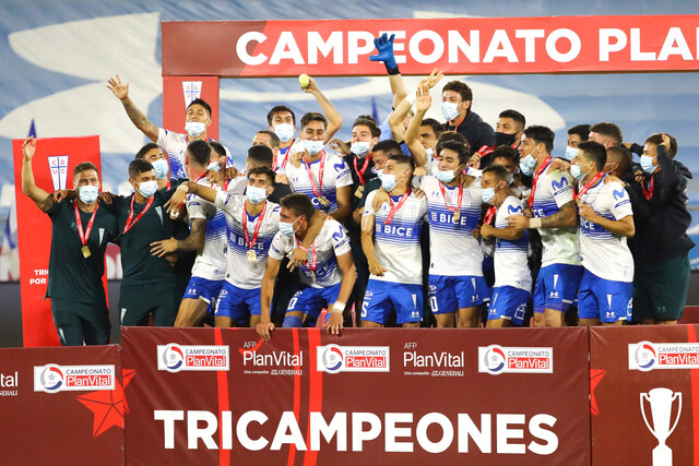 La UC es el cuarto equipo en conseguir el tricampeonato en la historia de Chile