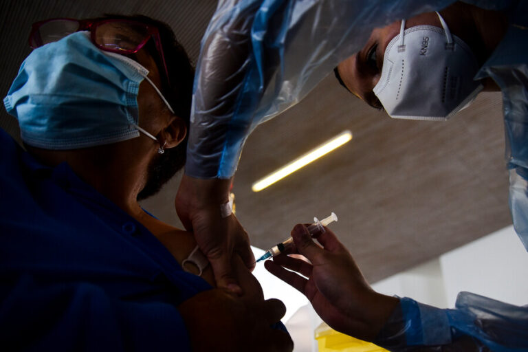 El calendario de vacunación contra el COVID-19 para la última semana de febrero y primera de marzo